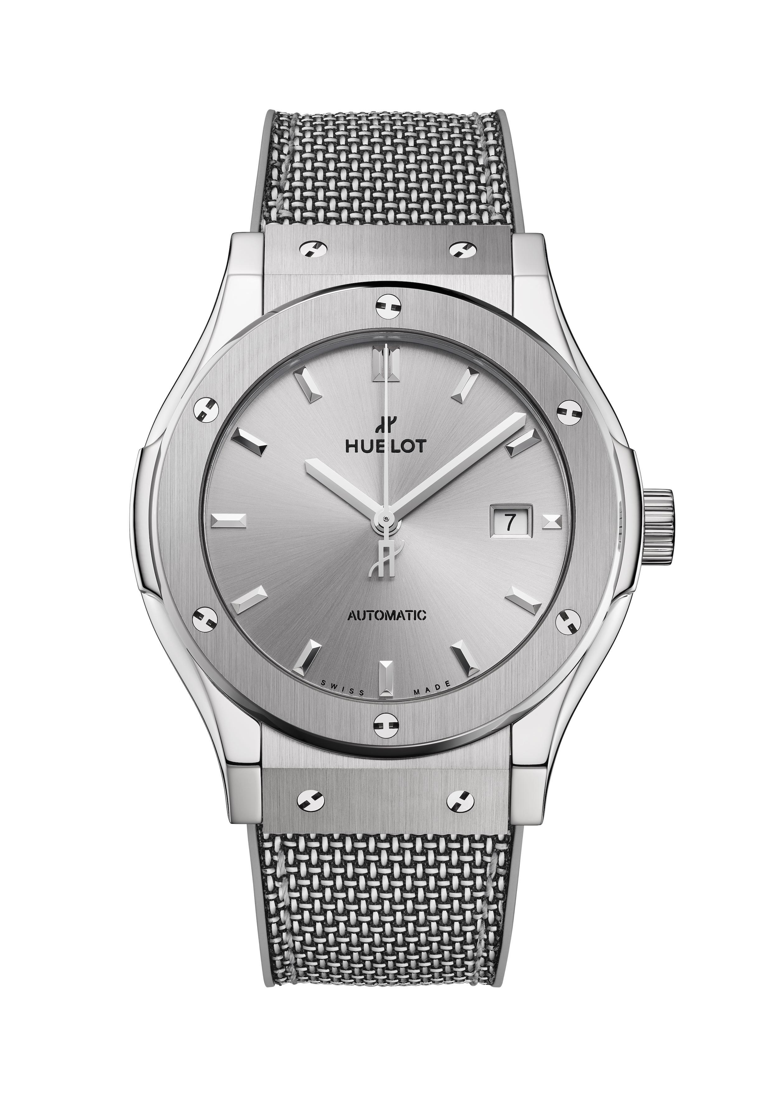 Hublot Classic Fusion Essential Grey 42 մմ ժամացույց։ Ռեֆերենս՝ 542.NX.5610.NR.HEC24։