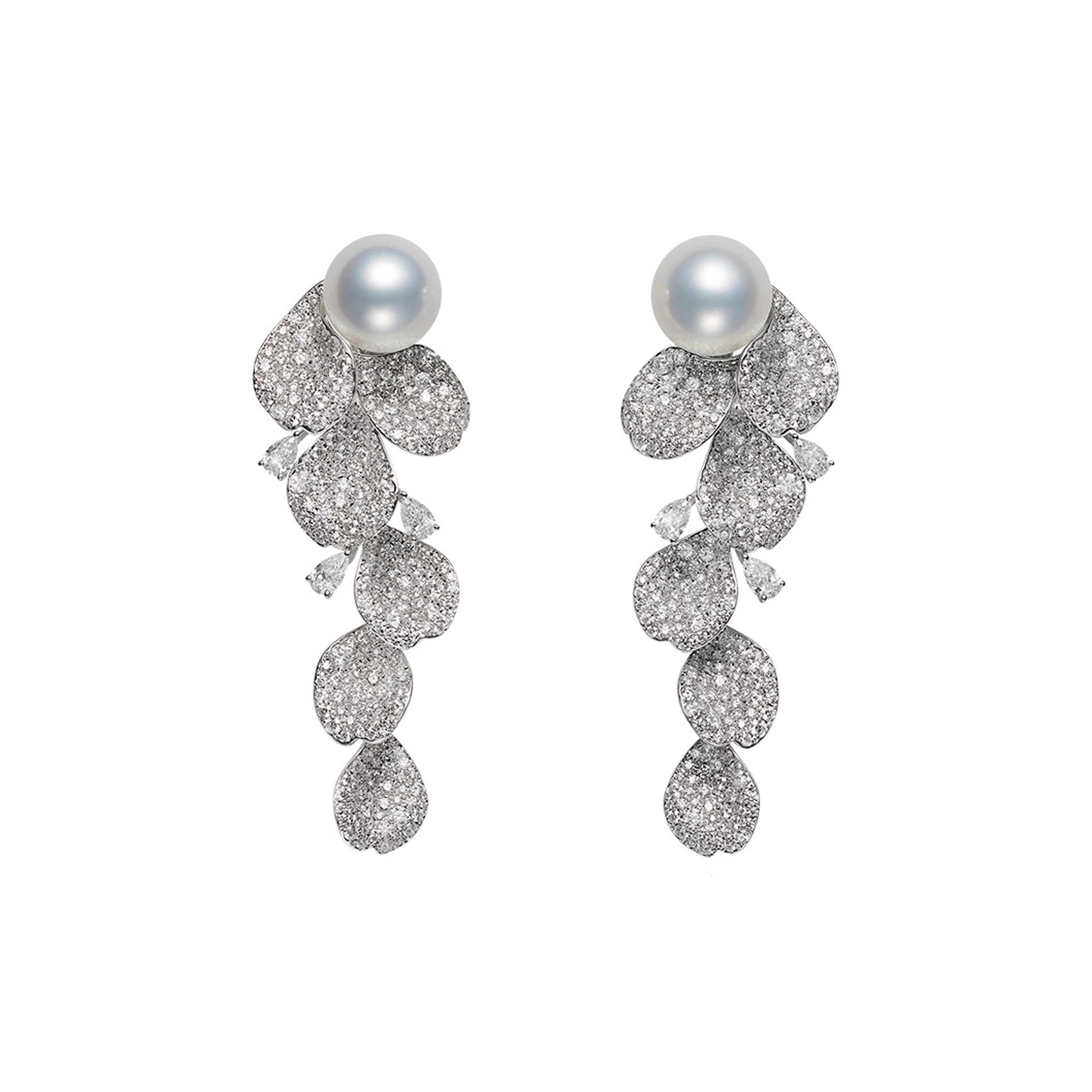 les-pétales-white-south-sea-cultured-pearl-with-diamond-earrings