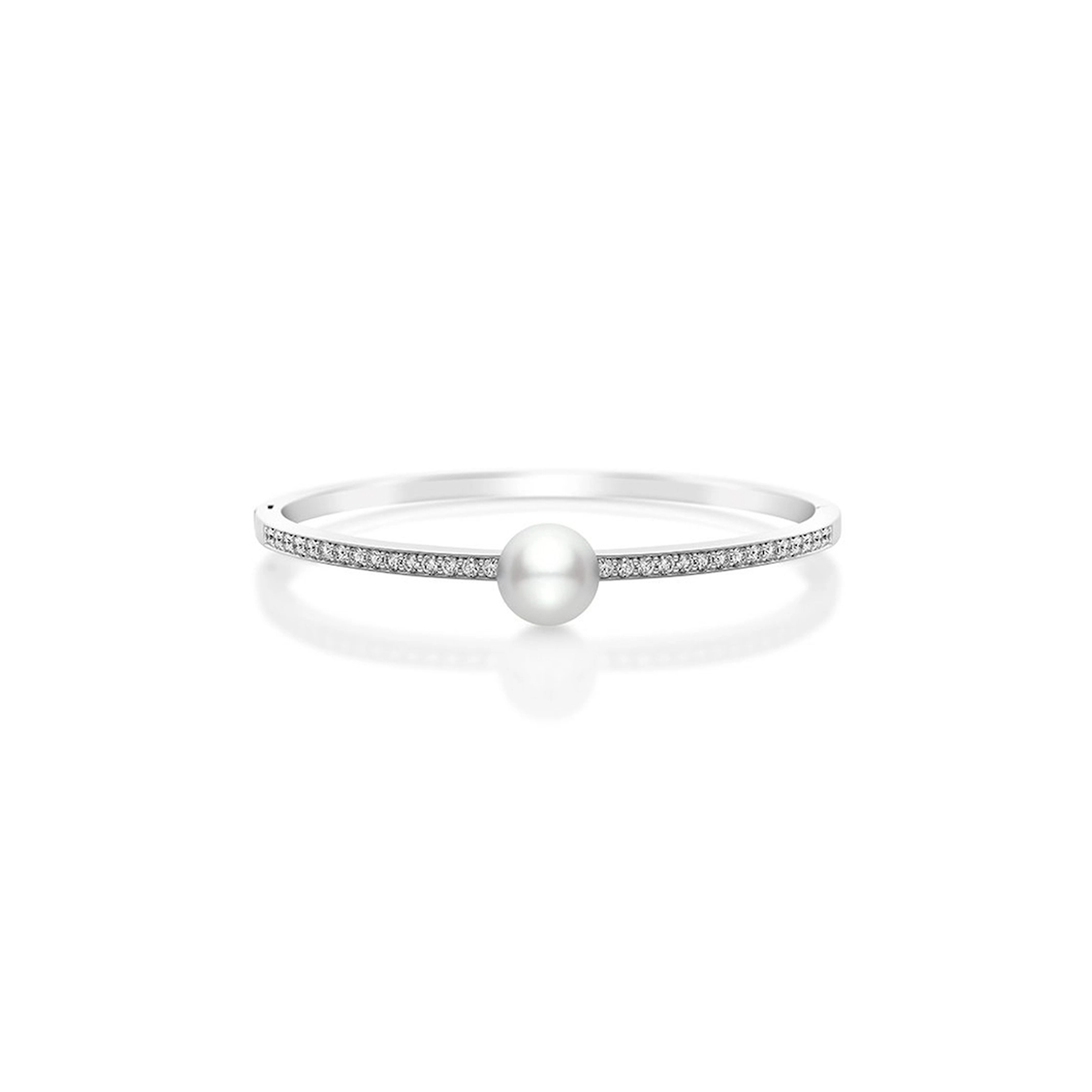 Mikimoto Classic կոշտ ապարանջան Հարավային ծովերի սպիտակ աճեցված մարգարիտով և ադամանդներով՝ 18 կարատանոց սպիտակ ոսկուց։ Ռեֆերենս՝ MDA10025NDXWV001։