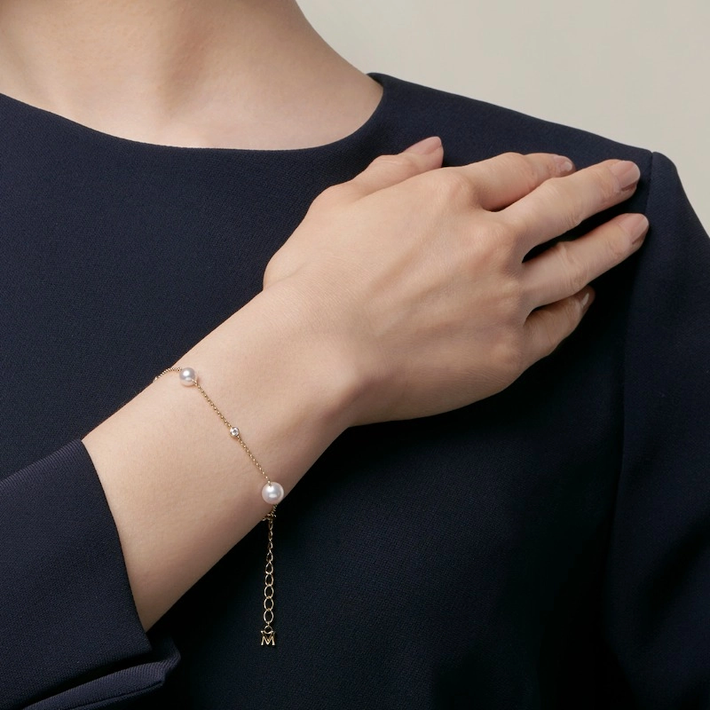 akoya-cultured-pearl-and-diamond-station-bracelet-in-18k-yellow-gold