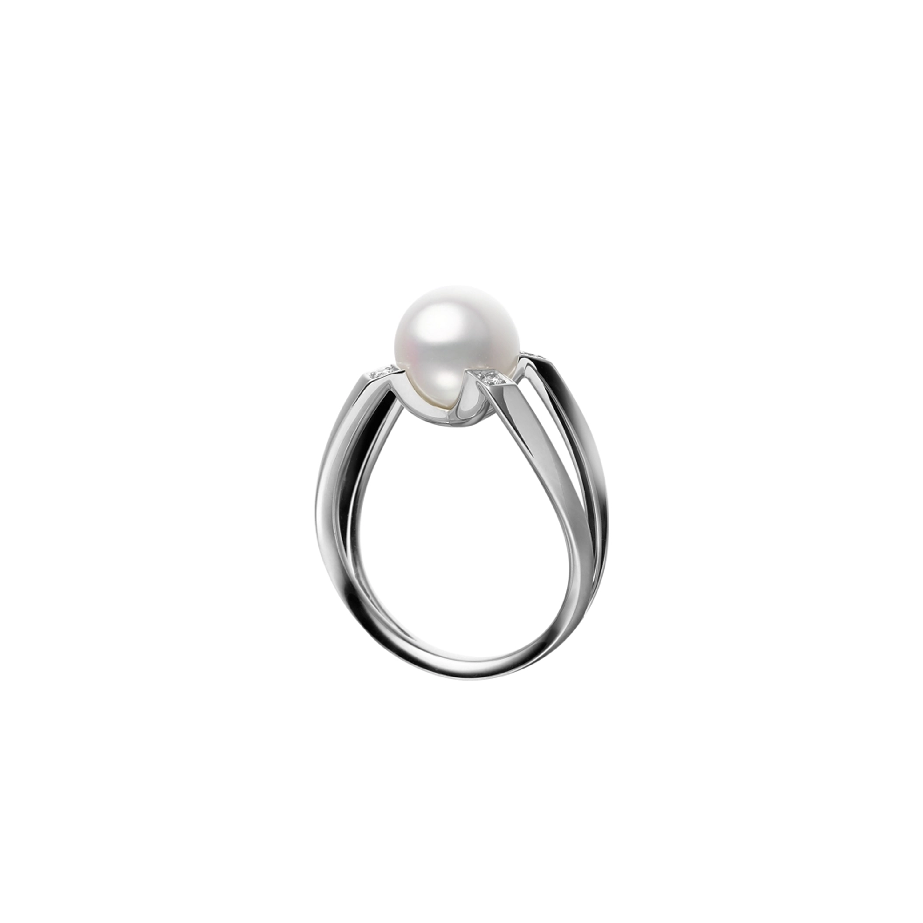 Mikimoto M Collection մատանի Ակոյա աճեցված մարգարիտով՝ 18 կարատանոց սպիտակ ոսկուց։ Ռեֆերենս՝ MRA10263ADXW։