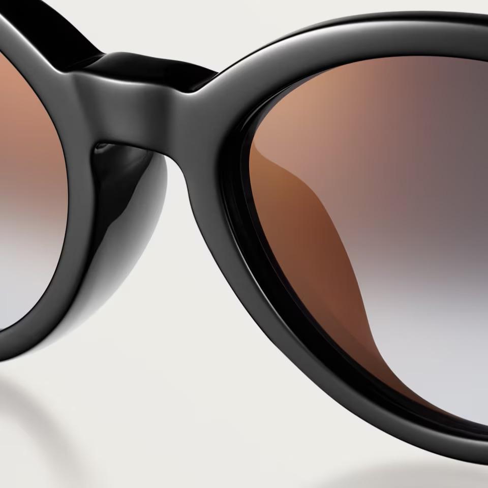 Солнцезащитные очки Cartier CRESW00798 с оправой из черного ацетата с золотистым покрытием и серыми градиентными линзами, 52 мм